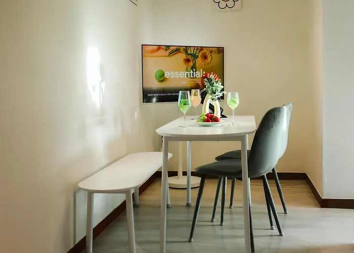 Apartamento 등촌역30초,방3,퀸침대5,욕실2,10인,에어컨,주차,짐보관무료,호텔침구,엘리베이터,세탁기,건조기 Seúl