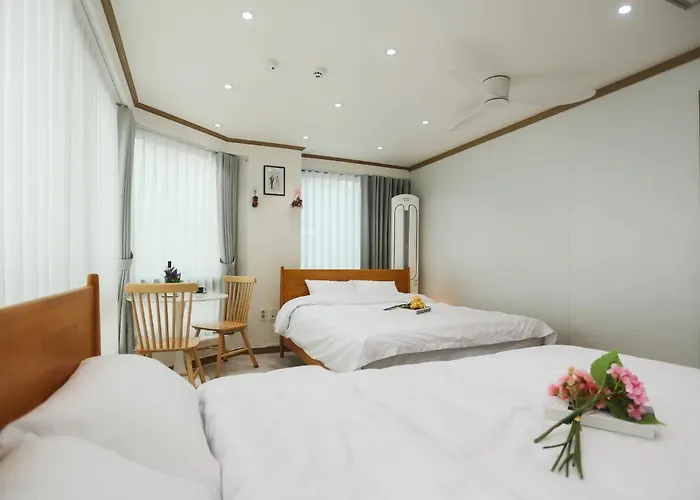 Apartamento 등촌역30초,방3,퀸침대5,욕실2,10인,에어컨,주차,짐보관무료,호텔침구,엘리베이터,세탁기,건조기 Seúl