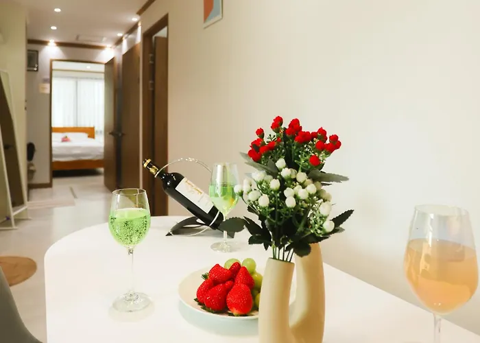 등촌역30초,방3,퀸침대5,욕실2,10인,에어컨,주차,짐보관무료,호텔침구,엘리베이터,세탁기,건조기