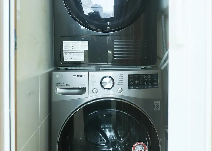 등촌역30초,방3,퀸침대5,욕실2,10인,에어컨,주차,짐보관무료,호텔침구,엘리베이터,세탁기,건조기 *