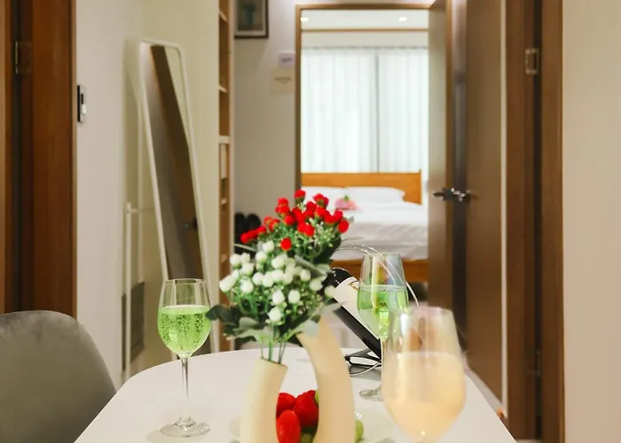Apartamento 등촌역30초,방3,퀸침대5,욕실2,10인,에어컨,주차,짐보관무료,호텔침구,엘리베이터,세탁기,건조기