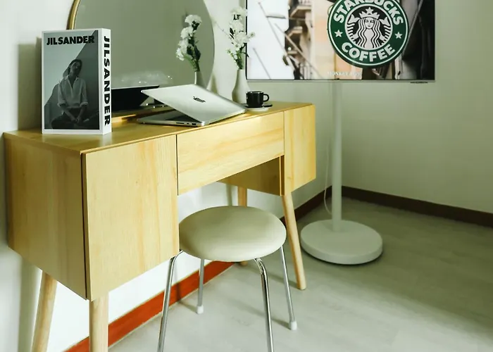 Apartamento 등촌역30초,방3,퀸침대5,욕실2,10인,에어컨,주차,짐보관무료,호텔침구,엘리베이터,세탁기,건조기 Seúl