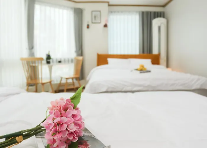 Apartamento 등촌역30초,방3,퀸침대5,욕실2,10인,에어컨,주차,짐보관무료,호텔침구,엘리베이터,세탁기,건조기 *