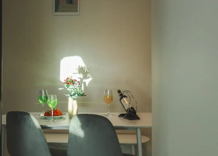등촌역30초,방3,퀸침대5,욕실2,10인,에어컨,주차,짐보관무료,호텔침구,엘리베이터,세탁기,건조기