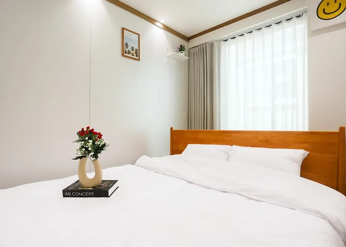 Apartamento 등촌역30초,방3,퀸침대5,욕실2,10인,에어컨,주차,짐보관무료,호텔침구,엘리베이터,세탁기,건조기