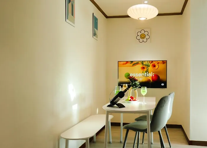 Apartamento 등촌역30초,방3,퀸침대5,욕실2,10인,에어컨,주차,짐보관무료,호텔침구,엘리베이터,세탁기,건조기 *